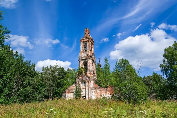 Verlaten Orthodoxe Kerklandschap Pokrovskaja Kerk Aan Rivier Letter Provincie Kostroma — Stockfoto