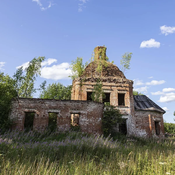 Rusya Nın Kostroma Ilinin Borodatov Köyünün Tapınağı Olan Terk Edilmiş — Stok fotoğraf