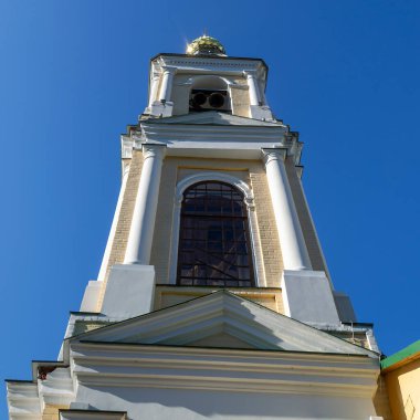1817 yılında inşa edilen Volga Nehri 'ndeki Ples kasabasındaki Diriliş Kilisesi' nin çan kulesi..