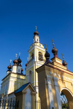 1808 yılında Volga Nehri üzerindeki Ples kasabasındaki Trinity Kilisesi, Rusya, Ivanovo bölgesi inşaat yılı.