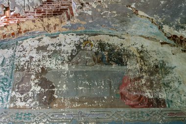 Terk edilmiş bir kilisenin duvarlarında freskler, Rusya 'nın Kostroma eyaletindeki Letter River' daki Pokrovskaya Kilisesi. İnşaat yılı 1792. Şu anda tapınak terk edilmiş durumda..