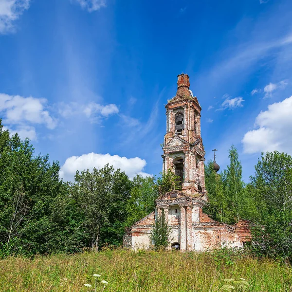 Verlaten Orthodoxe Kerklandschap Pokrovskaja Kerk Aan Rivier Letter Provincie Kostroma — Stockfoto