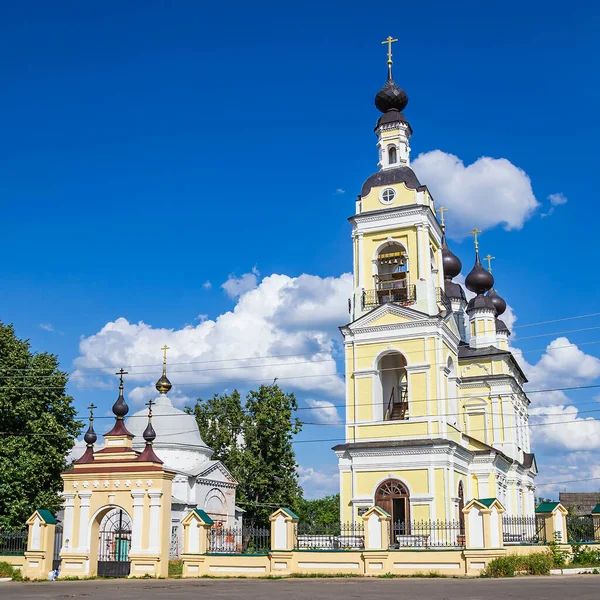 1808 yılında Volga Nehri üzerindeki Ples kasabasındaki Trinity Kilisesi, Rusya, Ivanovo bölgesi inşaat yılı.