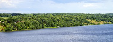 Volga nehri üzerindeki Ples şehrinin manzarası