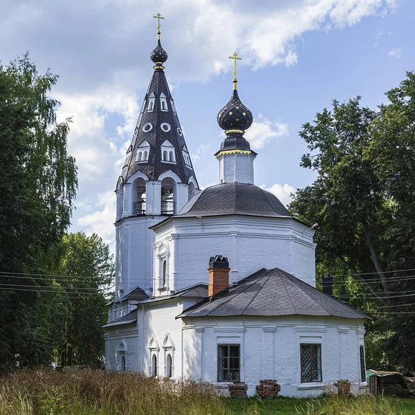 1699年伊万诺维奇地区伏尔加河畔Ples镇的假定教堂 — 图库照片