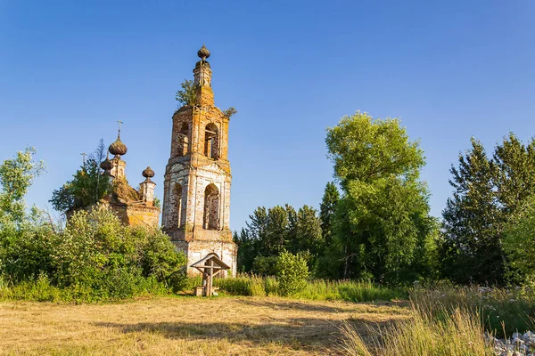 Iglesia Ortodoxa Abandonada Iglesia Del Pueblo Spasskoye Provincia Kostroma Rusia — Foto de Stock