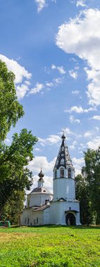 Volga Nehri üzerindeki Ples kasabasındaki Varsayım Kilisesi, Rusya, Ivanovo bölgesi inşaat yılı 1699.