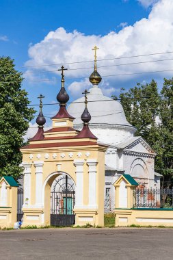 1808 yılında Volga Nehri üzerindeki Ples kasabasındaki Trinity Kilisesi, Rusya, Ivanovo bölgesi inşaat yılı.