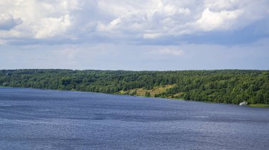Volga nehri üzerindeki Ples şehrinin manzarası