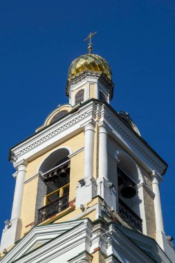 1817 yılında inşa edilen Volga Nehri 'ndeki Ples kasabasındaki Diriliş Kilisesi' nin çan kulesi..