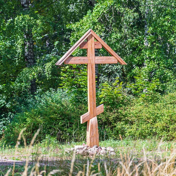 プレスのカザン教会の敷地内の礼拝の十字架 — ストック写真