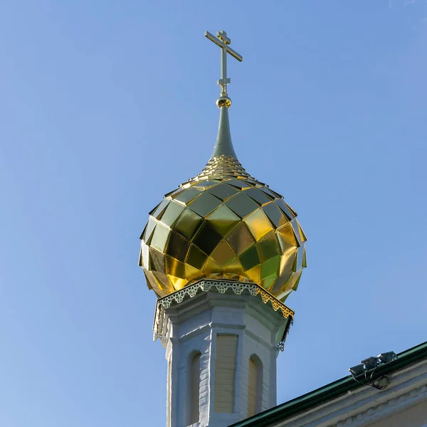 Cúpulas Com Cruzes Igreja Ressurreição Cidade Ples Rio Volga Rússia — Fotografia de Stock