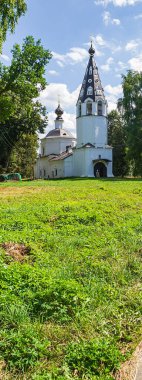 Volga Nehri üzerindeki Ples kasabasındaki Varsayım Kilisesi, Rusya, Ivanovo bölgesi inşaat yılı 1699.