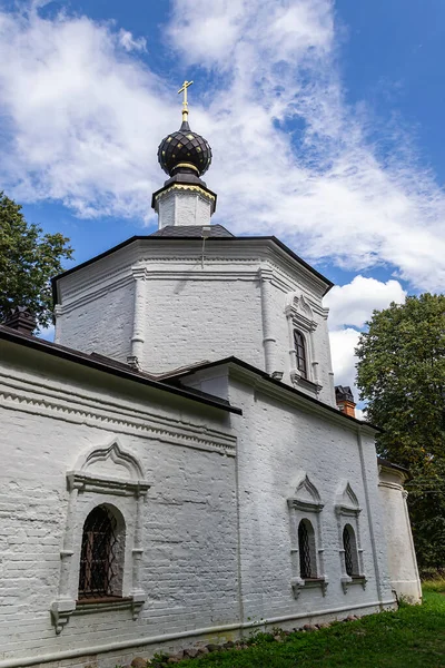 1699年伊万诺维奇地区伏尔加河畔Ples镇的假定教堂 — 图库照片