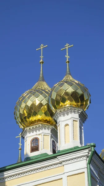Kuppeln Mit Kreuzen Der Auferstehungskirche Der Stadt Ples Der Wolga — Stockfoto