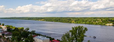 Volga nehri üzerindeki Ples şehrinin manzarası