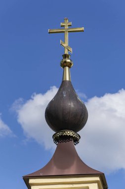 1808 yılında Rusya 'nın Volga Nehri' ndeki Ples kasabasında haçları bulunan Trinity Kilisesi 'nin kubbeleri inşa edildi..