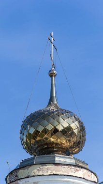 Ortodoks Kilisesi 'nin kubbeleri ve haçları, Varsayım Katedrali, Myshkin, Yaroslavl bölgesi, Rusya