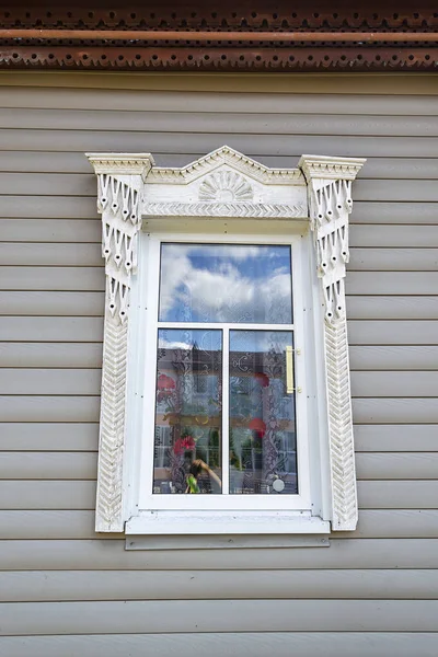 Oyulmuş Platform Bantlı Eski Bir Pencere Telifsiz Stok Fotoğraflar