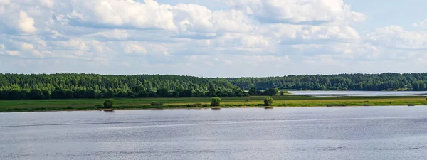 Летний Пейзаж Волга Мышкин — стоковое фото