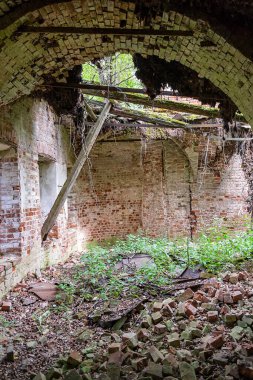 1830 'da inşa edilen terk edilmiş bir Ortodoks kilisesi olan Novografskoye Köyü Kilisesi, Kostroma Bölgesi, Rusya