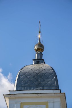 Ortodoks Kilisesi 'nin kubbeleri ve haçları, Varsayım Katedrali, Myshkin, Yaroslavl bölgesi, Rusya