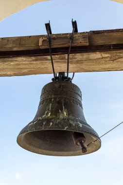 Ortodoks kilisesinin çan kulesindeki büyük çan.