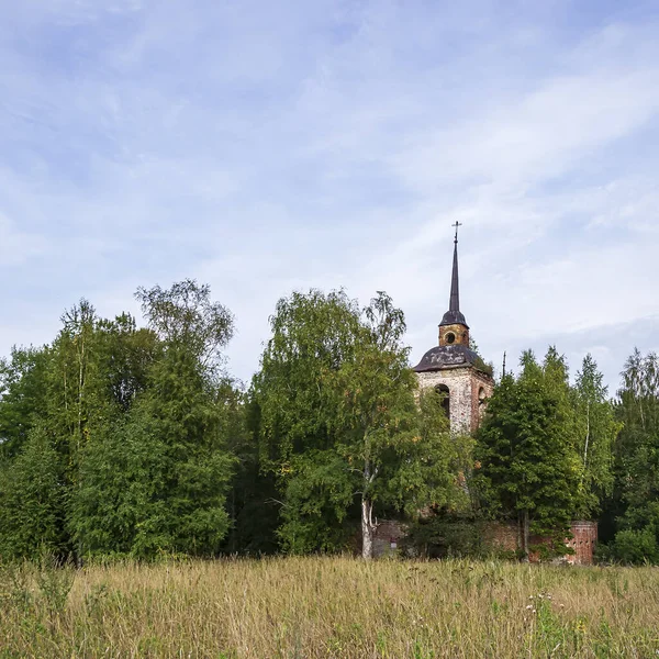 Antigua Iglesia Ortodoxa Abandonada Bosque Novografskoye Pueblo Iglesia Región Kostroma —  Fotos de Stock