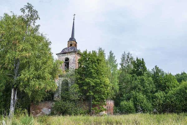 Gammal Övergiven Ortodox Kyrka Skogen Novografskoye Church Kostroma Region Ryssland — Stockfoto