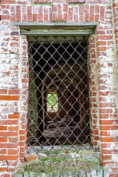 Ancient Window Ruined Temple Metal Lattice — Stock Photo, Image