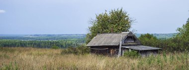 harabe bir köyde terk edilmiş eski bir hamam.