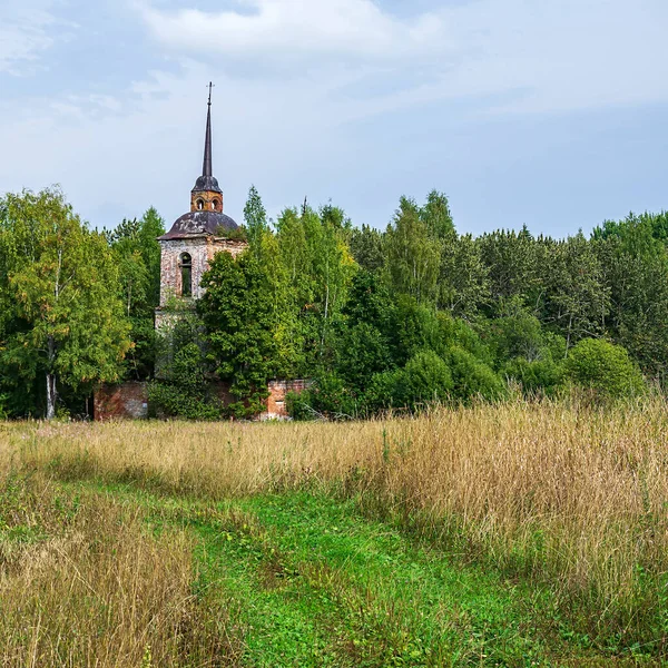 Antigua Iglesia Ortodoxa Abandonada Bosque Novografskoye Pueblo Iglesia Región Kostroma —  Fotos de Stock