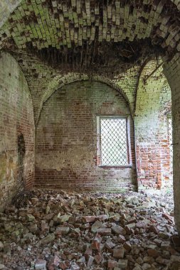 1830 'da inşa edilen terk edilmiş bir Ortodoks kilisesi olan Novografskoye Köyü Kilisesi, Kostroma Bölgesi, Rusya