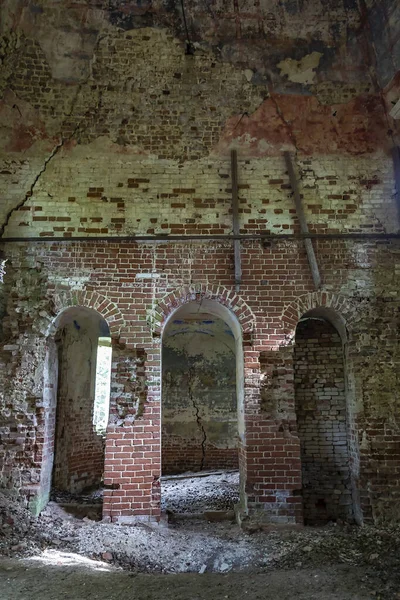 Interior Una Iglesia Ortodoxa Abandonada Iglesia Del Pueblo Novografskoye Región —  Fotos de Stock