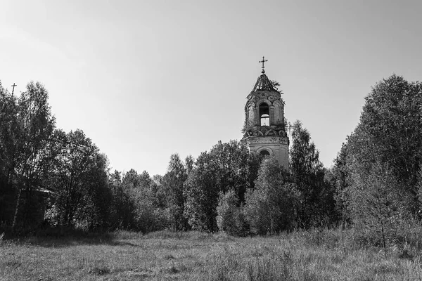 被毁的东正教景观 俄罗斯科斯特马地区Arπev Sloboda地区 1809年 2021年摄影年 — 图库照片