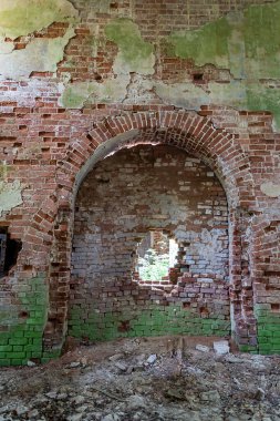 1830 'da inşa edilen terk edilmiş bir Ortodoks kilisesi olan Novografskoye Köyü Kilisesi, Kostroma Bölgesi, Rusya