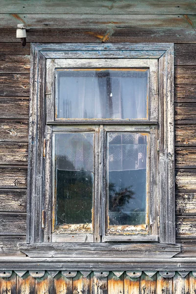 Окно Старого Заброшенного Дома — стоковое фото