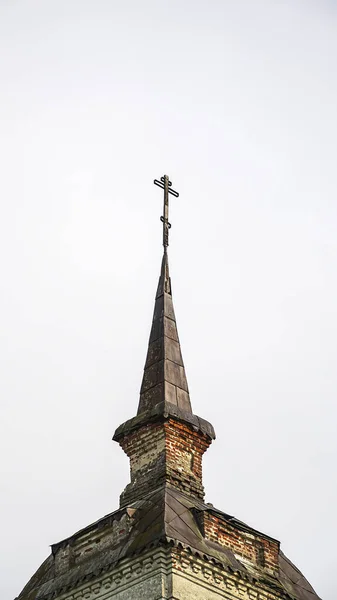 俄罗斯科斯特罗马地区Smolnitsa村教堂一座废弃东正教教堂的钟塔 建于1803年 — 图库照片
