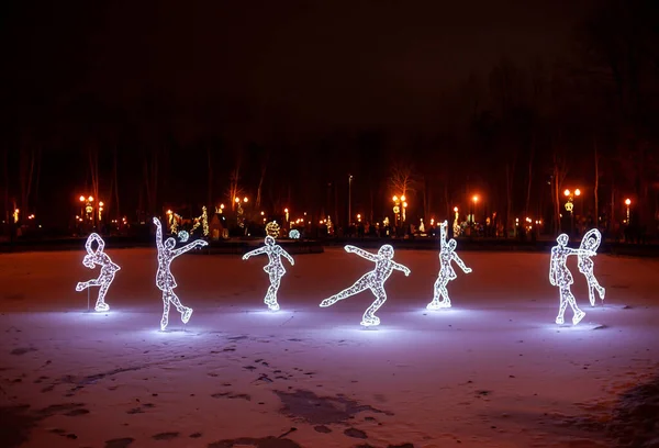 Glowing Christmas Street Decorations Decorative Figure Skaters White Lamps Wire — Stock Photo, Image