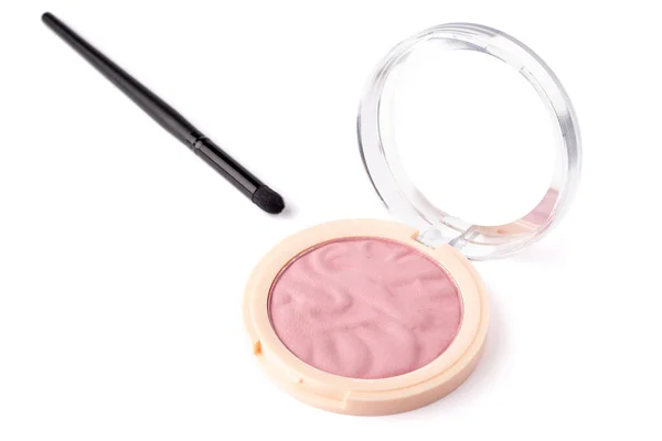 裸体粉红眼影在一个调色板上 与白色背景隔离的化妆刷 高打火机和眼罩 化妆产品 靠近点 — 图库照片