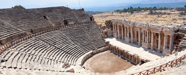 帕穆克卡莱的圆形剧场土耳其的地标 杰尼兹里省赫里波利斯著名的古代圆形剧场 全景视图 — 图库照片