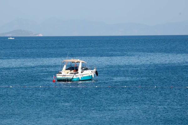 White Boat Moored Sea Bay Fishing Boat Turkey Turunc Marmaris — Foto de Stock