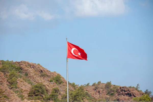 Turkish Flag Waving Blue Sky Mountain Turkey Turkey Flag Flagpole — Stockfoto