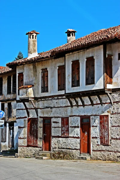 ズラトグラド市は、ブルガリアの古いイン ハウス — ストック写真