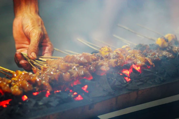 Grilled satay on the streets of Jakarta — Stock Photo, Image