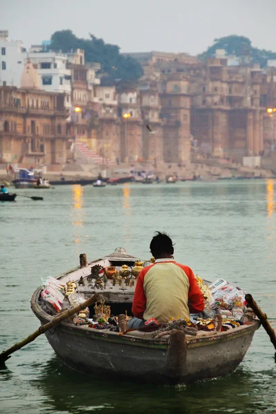 Boatman on the Ganges — Stock Photo, Image