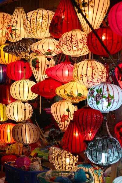 Faroles de colores en Hoi An, Vietnam Imágenes de stock libres de derechos