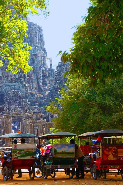 Tuk-tuks en Angkor Wat —  Fotos de Stock