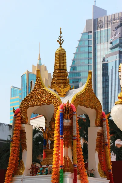 Buddist shrine in Bangkok — Stock Photo, Image