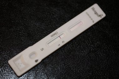 Corona virüsü test süratli kapalı covid 19 arkaplan yüksek kaliteli büyük boy baskılar